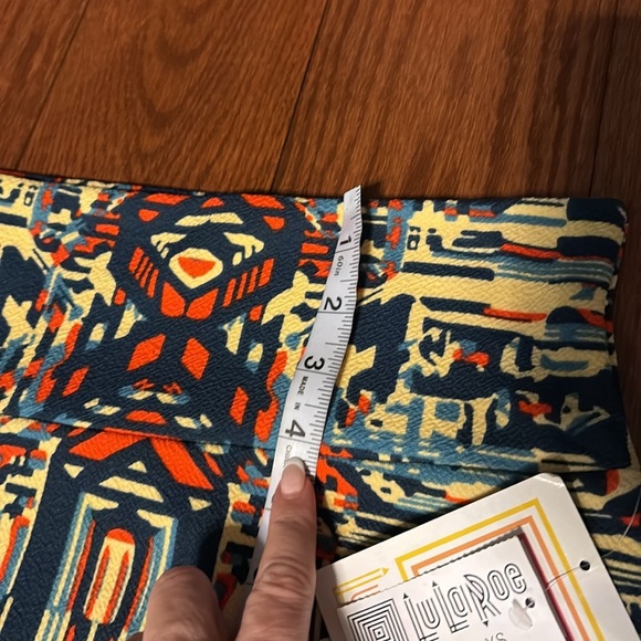 Lularoe NWT Cassie pencil skirt bundle 2 floral /geometric pull on wide waist XS - Picture 3 of 10